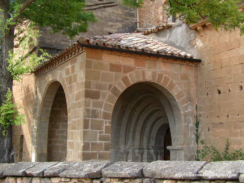 ATRIO MODERNO EN MURO SUR
